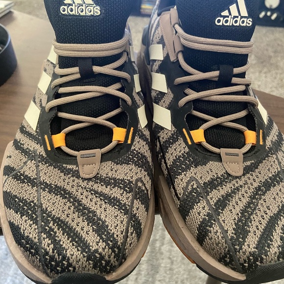 Adidas chalky brown Net BOOST running sneakers. - Picture 2 of 11